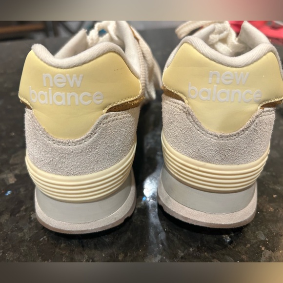 New Balance 574 women’s 6.5 - Picture 4 of 5